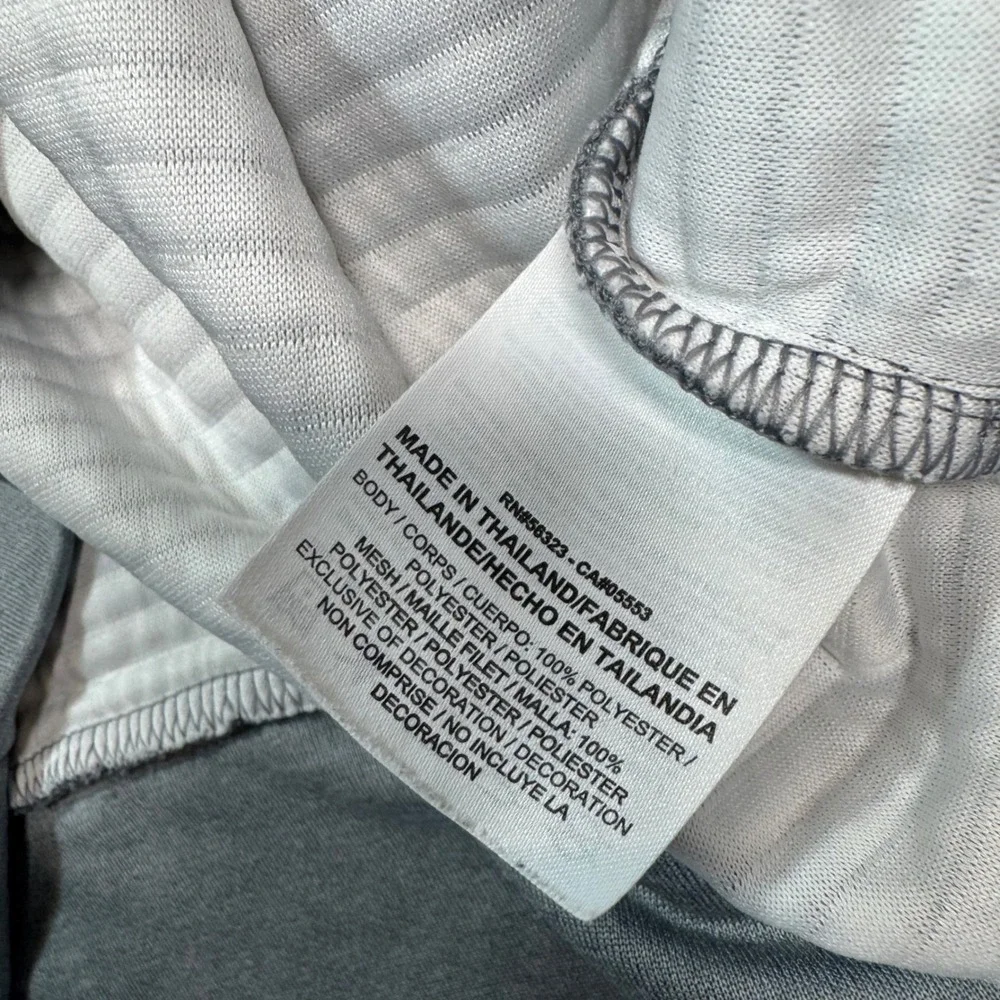 Nike Dri-FIT Grey Textured Pullover Hoodie Women Medium Athletic‎ Sweatshirt M